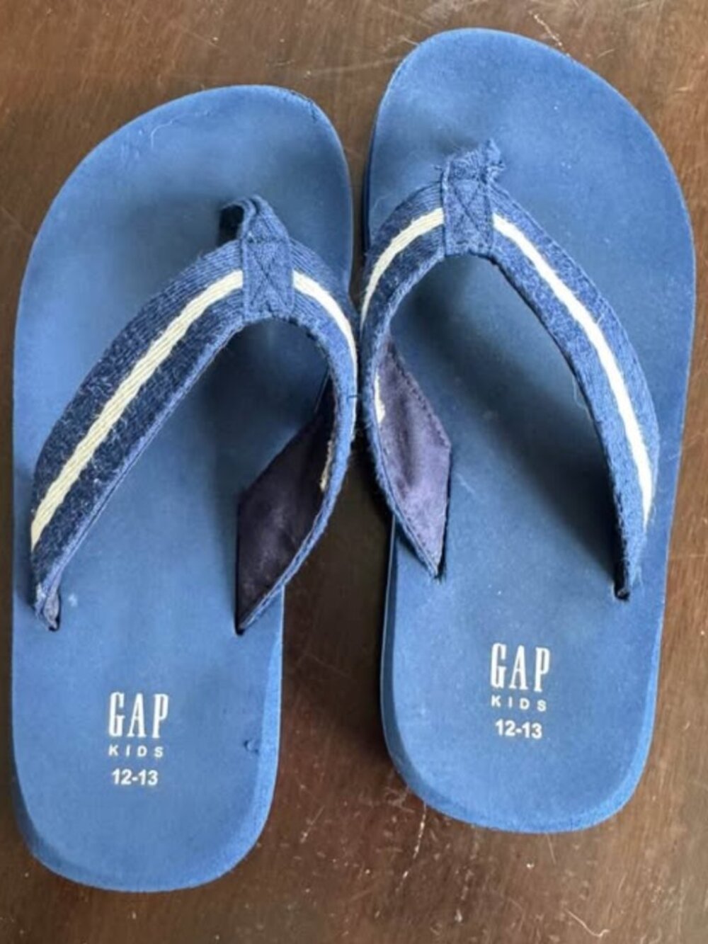 Gap kids flip flops size 12-13